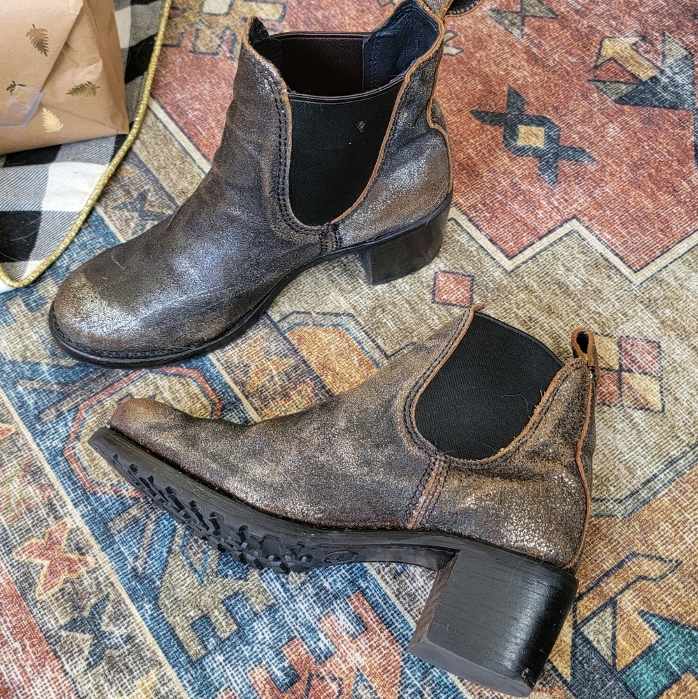 SALE🚨 Frye Sabrina Chelsea Boots Anthracite